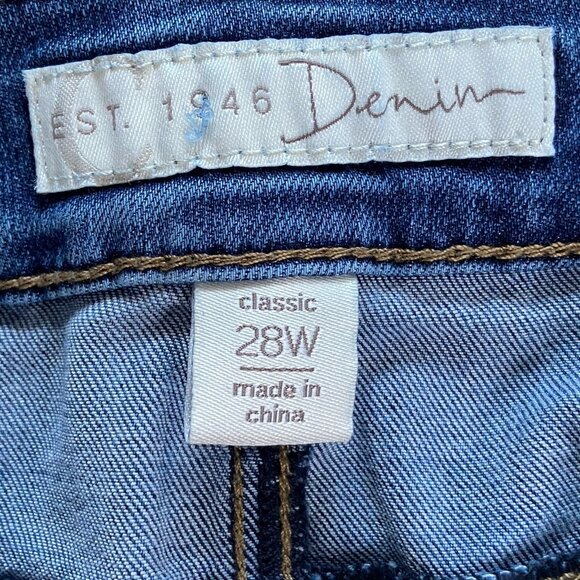 CATO Floral Embroidered Distressed Crop Jeans Sz 28W Blue Denim High Rise NWT - Picture 15 of 16